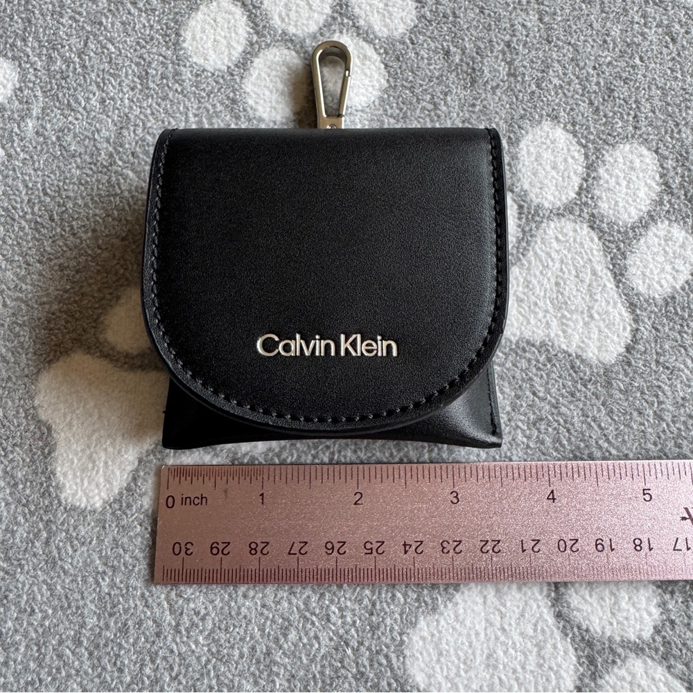 LAST CHANCE🔥 Calvin Klein AirPods Case w/ Clip NWOT - Picture 3 of 10